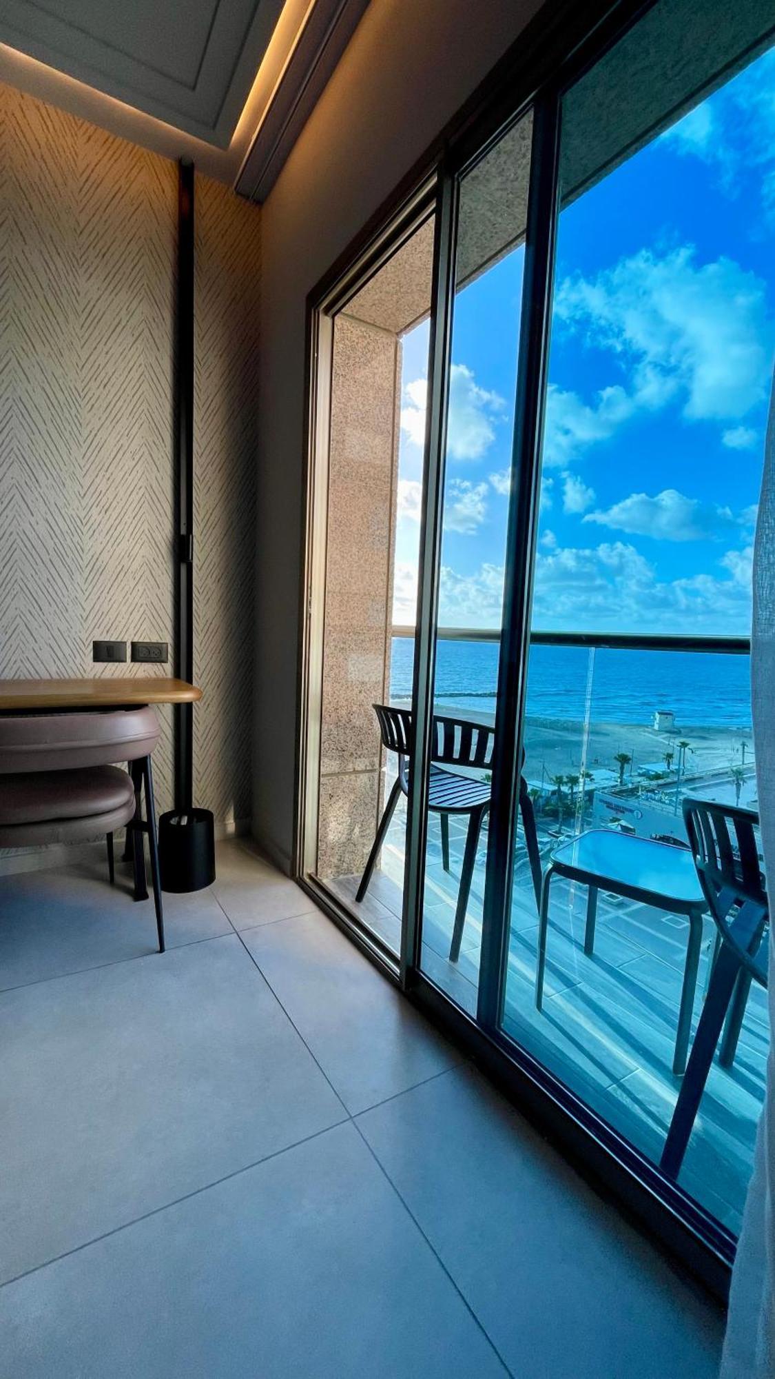 Suite On The Beach Haifa Exterior foto