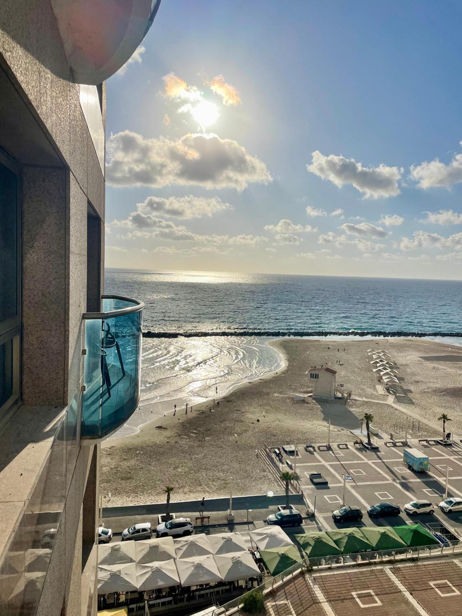 Suite On The Beach Haifa Exterior foto