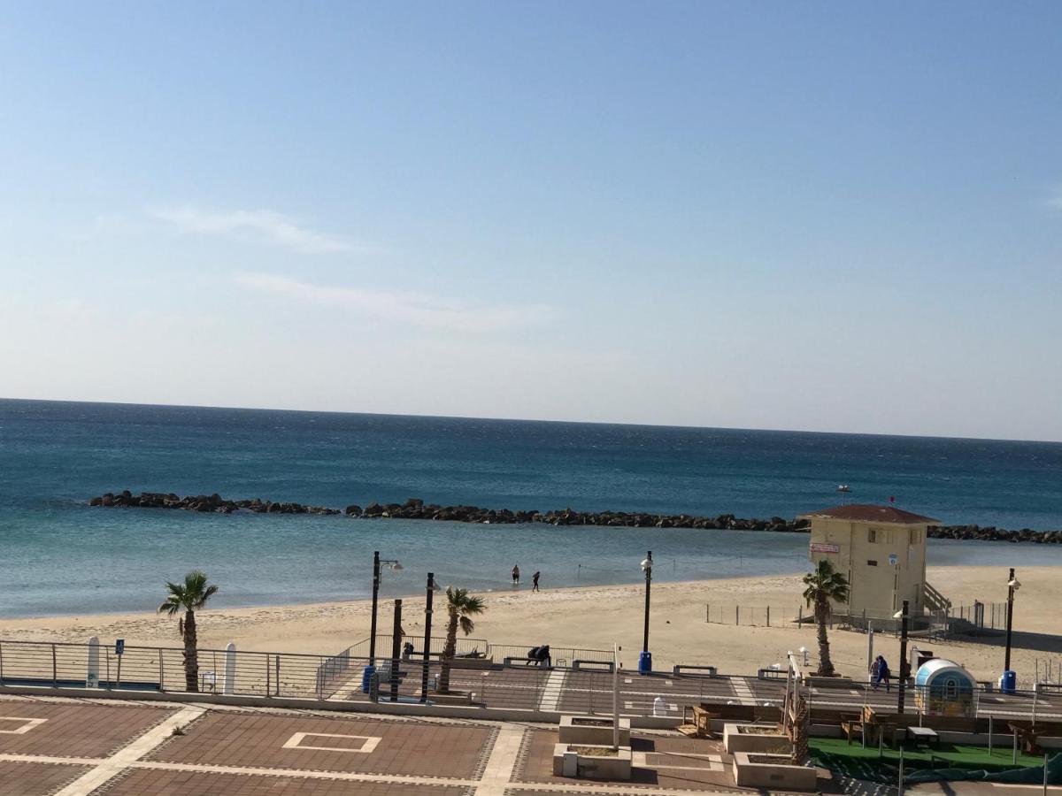 Suite On The Beach Haifa Exterior foto